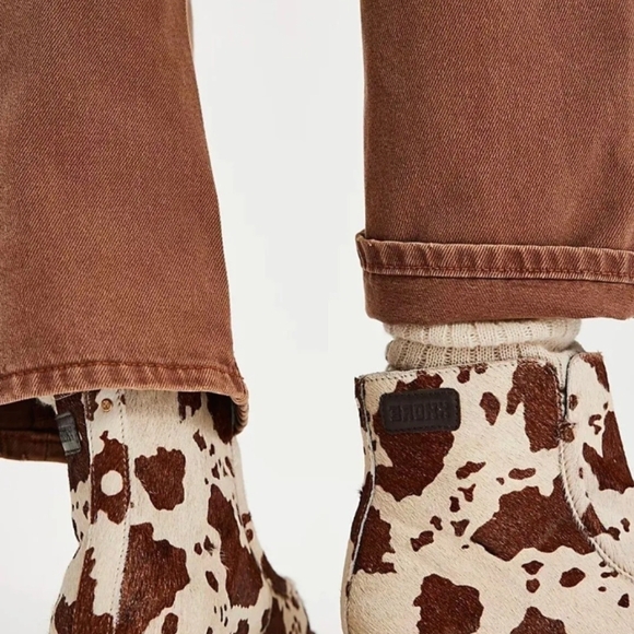 NIB Free People Lowland Mocc Brown and Cream Ankle Boots - Picture 3 of 3